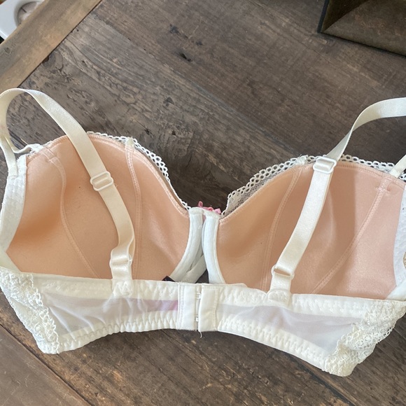 Never worn! Perfect lace bra - Picture 3 of 4